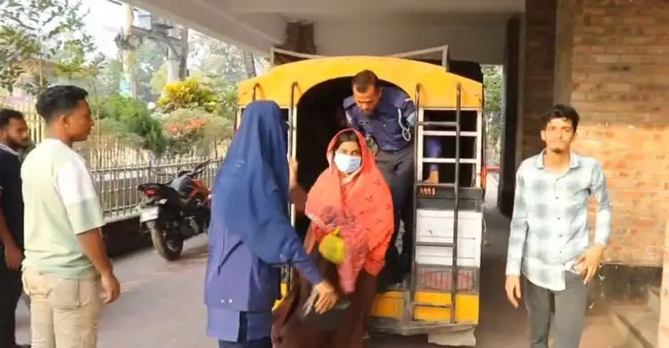 ৮ কুকুরছানা হত্যা, গ্রেপ্তার সেই নারী কারাগারে