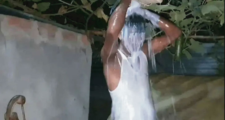 প্রেমিকের সঙ্গে পালিয়ে যান স্ত্রী, দুধ দিয়ে গোসল করে যুবকের ‘স্বাধীনতা’ উদ্‌যাপন