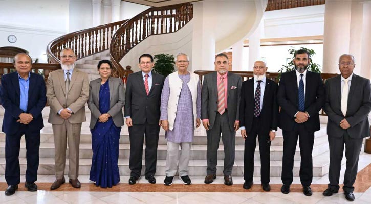 নির্বাচন-গণভোটের প্রস্তুতি সম্পর্কে প্রধান উপদেষ্টাকে জানালেন সিইসি