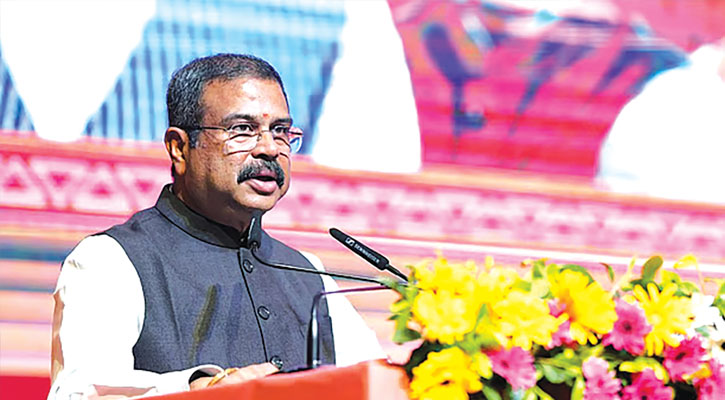 অবশেষে পদত্যাগ করলেন ভারতের শিক্ষামন্ত্রী