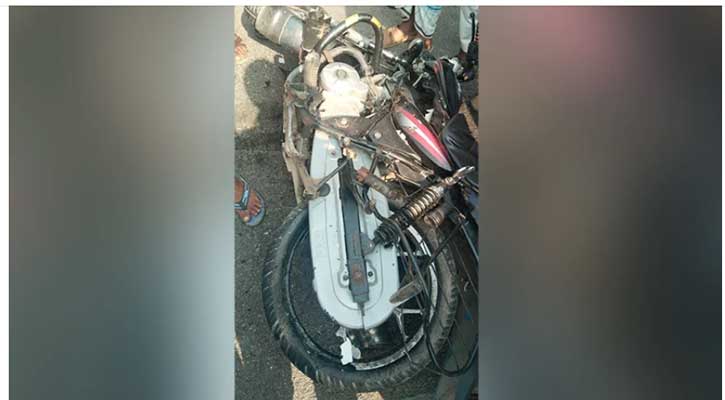 বাস-মোটরসাইকেলের মুখোমুখি সংঘর্ষ, তিন ভাইয়ের মৃত্যু