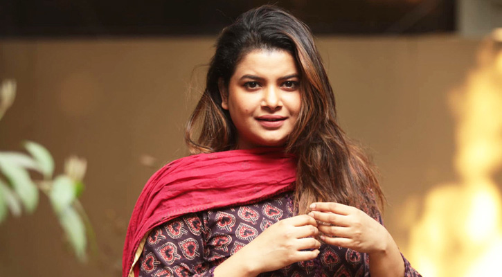 না ঘুমিয়ে ওয়েব সিরিজ দেখছিলাম, শেষে দেখি নায়ক-নায়িকা ভাই-বোন!