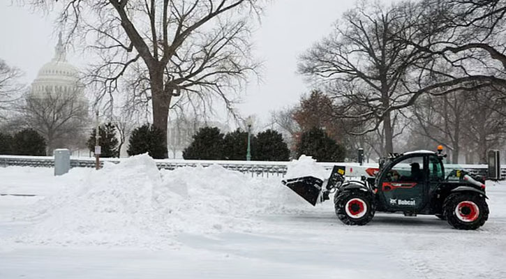 শীতকালীন ঝড়ে বিপর্যস্ত যুক্তরাষ্ট্র