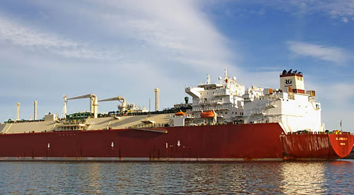 হরমুজ ছেড়ে আসা ১৫টি জাহাজ চট্টগ্রাম বন্দরে