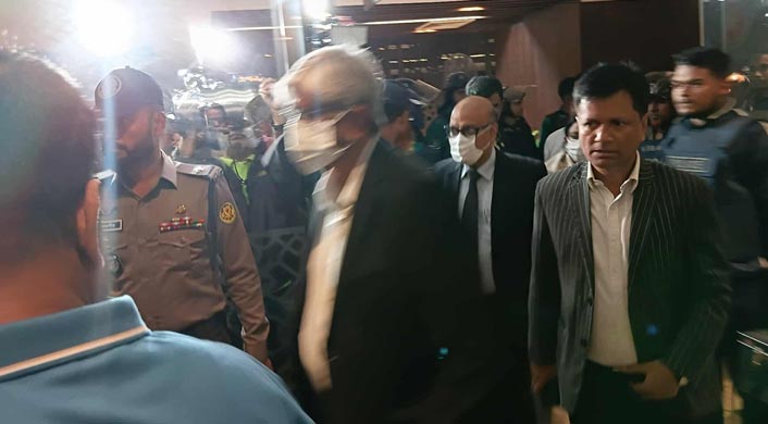 অবশেষে সচিবালয় ছাড়লেন অর্থ উপদেষ্টা, ৬ ঘণ্টা অবরুদ্ধ ছিলেন