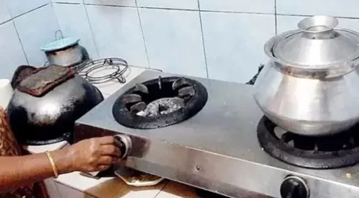 গ্যাসের ঘাটতিতে বাড়ছে বিদ্যুৎ ও শিল্প সংকট