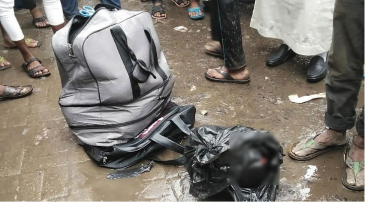 রাস্তার পাশে পড়ে রয়েছে ট্রাভেল ব্যাগ, খুলে দেখা গেল যুবকের খণ্ডিত মরদেহ