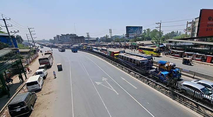 ফাঁকা মহাসড়ক, হেসেখেলে গাঁয়ের পথে যাত্রীরা