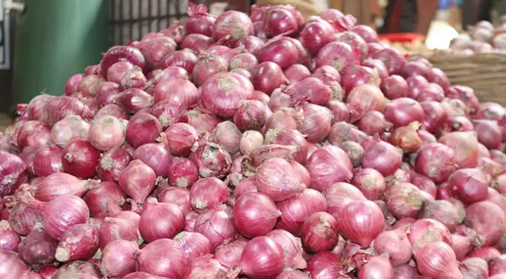 লাফিয়ে বাড়ছে পেঁয়াজের দাম, সহসা কমার আভাস দিচ্ছেন না ব্যবসায়ীরা