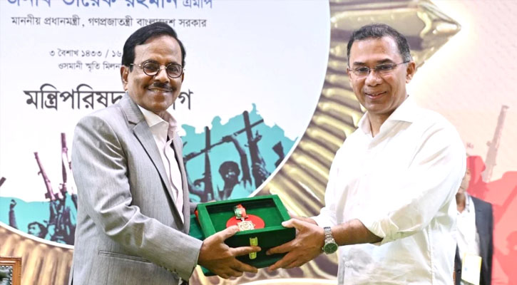 দর্শকদের স্বাধীনতা পদক উৎসর্গ করলেন হানিফ সংকেত