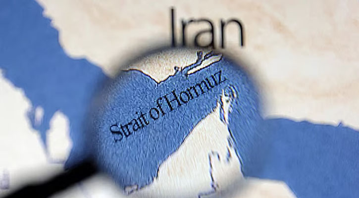 ইরানের অনুমতি নিয়ে হরমুজ প্রণালি পেরোল ভারতগামী দুটি জাহাজ