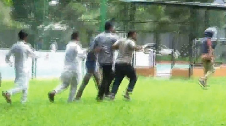 রণক্ষেত্র গোপালগঞ্জ: হাসনাতকে নিরাপদে সরিয়ে নিল পুলিশ