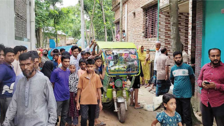 বাসা থেকে মা-মেয়ের লাশ উদ্ধার, ভবন থেকে পালালেন যুবক