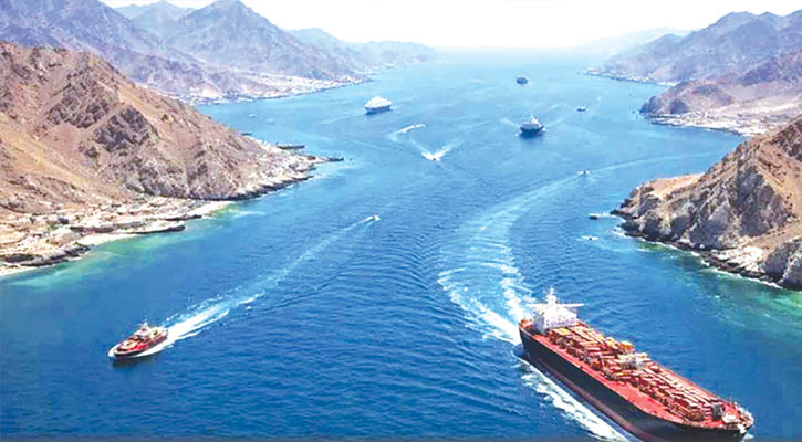 হরমুজ প্রণালিতে মাইন বসাচ্ছে ইরান