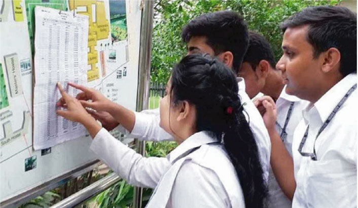 দুই কারণে এবার প্রায় অর্ধেক পরীক্ষার্থী ফেল