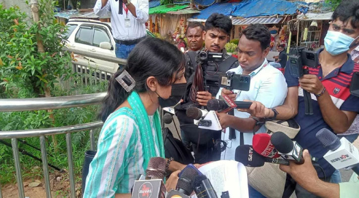এইচএসসি পেছানোর দাবিতে রাজপথে যা বললেন মাইশা