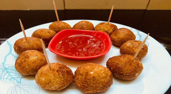 বৃষ্টিভেজা সন্ধ্যায় বানিয়ে ফেলুন এগ ললিপপ
