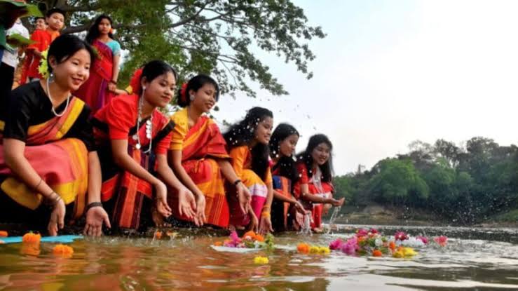 চৈত্রসংক্রান্তি: বিদায়-বরণ উৎসবের মিলনক্ষেত্র