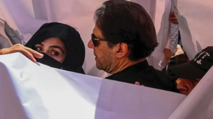 সেনাপ্রধানের বিরুদ্ধে যে ‘বিস্ফোরক অভিযোগ’ করলেন ইমরান খান