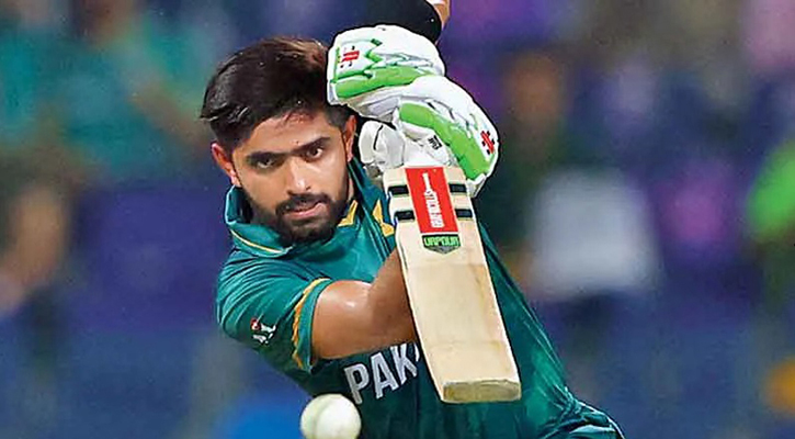 সাকিবের পর এবার বাবরের পেছনে লেগেছেন শেবাগ