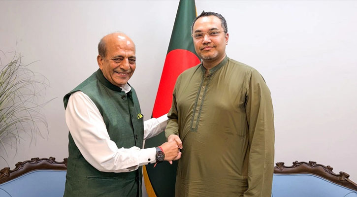 দণ্ডিত পলাতকদের বিষয়ে সতর্ক করে ত্রিবেদীকে বার্তা