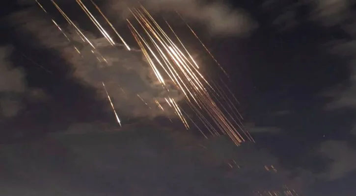 ইসরায়েলের অস্ত্র উৎপাদন স্থাপনায় ইরানের হামলা