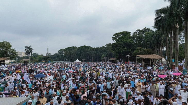 সাতসকালেই সোহরাওয়ার্দী উদ্যানে নেতাকর্মীদের ঢল