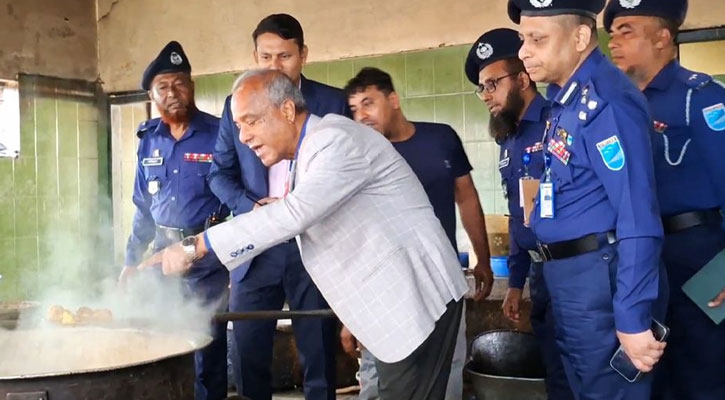 আলু বেশি, মাংস কম—ধরে ফেললেন স্বরাষ্ট্র উপদেষ্টা