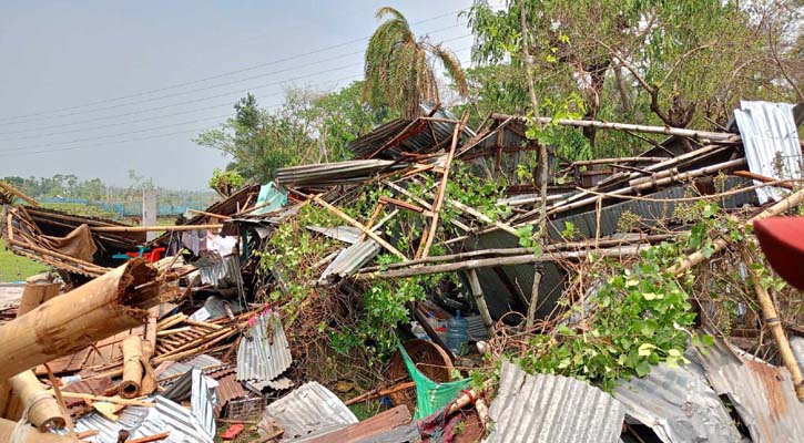 ঝড়ের তাণ্ডবে প্রাণ গেল ১২ জনের