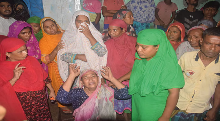 কিশোরী বাঁচলেও দাদি আর ভাবিকে বাঁচতে দিল না বখাটেরা