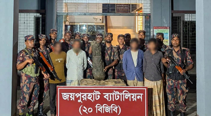 ভারতে পাচারকালে জয়পুরহাটে কষ্টিপাথরের মূর্তি উদ্ধার