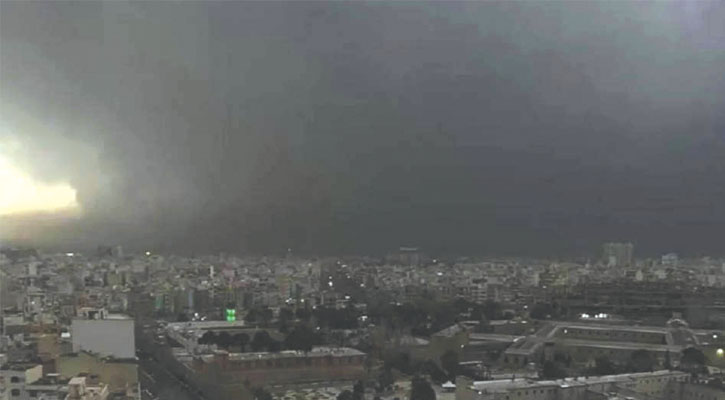  ইসরায়েলি হামলার পর ঝরছে কালো বৃষ্টি