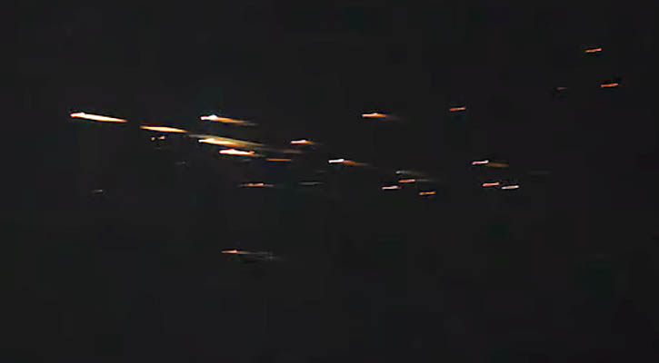 ইসরায়েলকে নিশানা একের পর এক ক্ষেপণাস্ত্র ছুড়ল ইরান