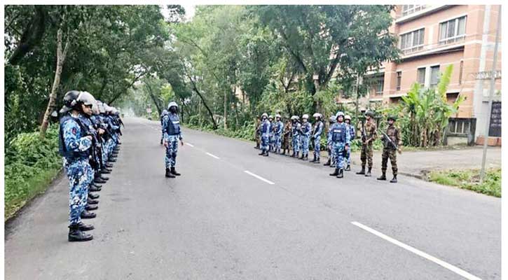 থমথমে গোপালগঞ্জ, কারফিউ চলছে