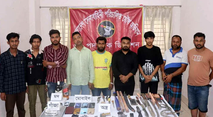 অস্ত্র মাদকসহ কিশোর গ্যাংয়ের ৯ সদস্য আটক