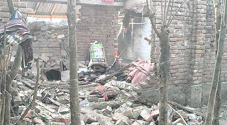 চাঁপাইনবাবগঞ্জে ককটেল বানানোর সময় বিস্ফোরণ