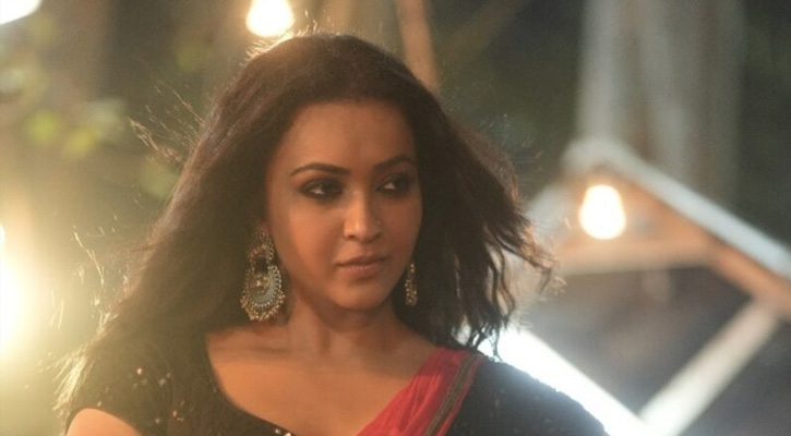 নাচের মাঝেই মঞ্চে ধরে গেল আগুন, তবু নাচ থামাননি কৌশানি