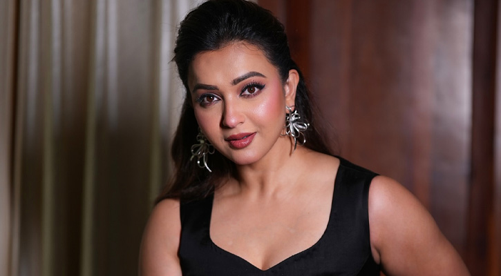 মেকআপ ছাড়া দেখতে চাইলেন পরিচালক, কৌশানী বললেন ‘আজ আমি কিচ্ছু করিনি’