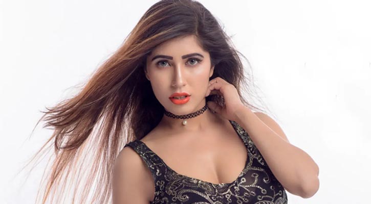 হেনস্তার শিকার নায়লা নাঈম