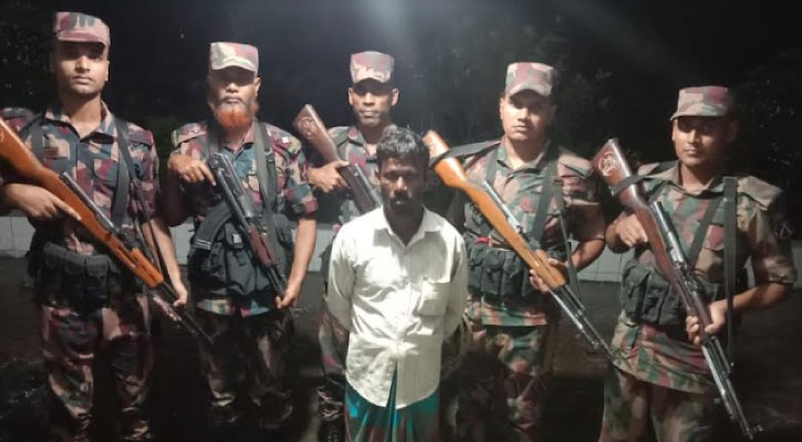 বিজিবির হাতে ভারতীয় নাগরিক আটক