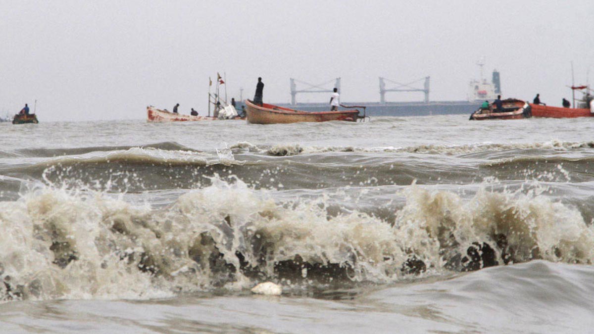 সাগরে লঘুচাপ, চার সমুদ্রবন্দরে ৩ নম্বর সতর্ক সংকেত