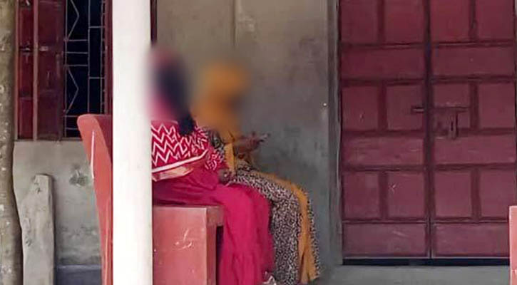 বিয়ের দাবিতে অনশনে বসে গ্রেপ্তার তরুণী