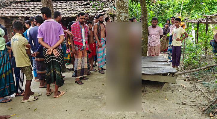 মাঠে পড়ে ছিল স্ত্রীর লাশ, গাছে ঝুলছিলেন স্বামী