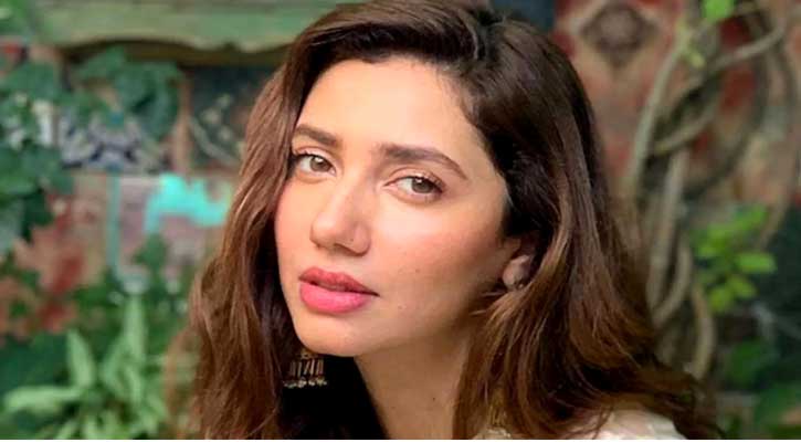 পোস্ট দিয়ে হঠাৎ  ‘ডিলিট’ করলেন কেন পাকিস্তানি এই অভিনেত্রী