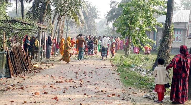 পাওনা টাকা চাওয়ায় দুই পক্ষের সংঘর্ষ, আহত অর্ধশত