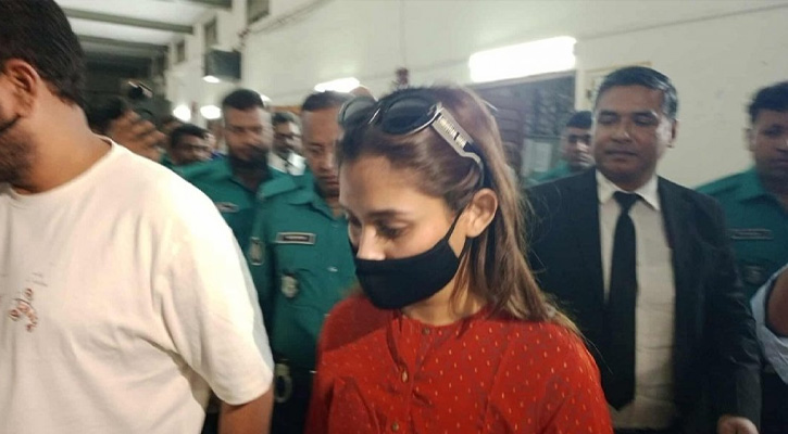 আত্মসমর্পণ করে জামিন পেলেন অভিনেত্রী মেহজাবীন ও তার ভাই