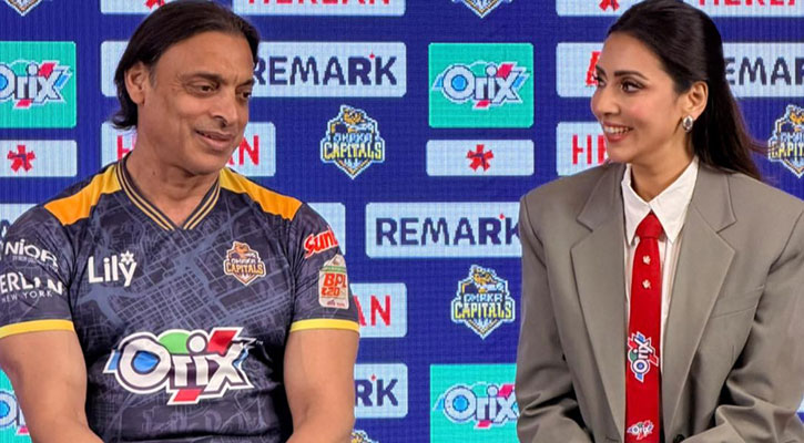 শোয়েব আখতারের সঙ্গে ফ্রেমবন্দি বিদ্যা সিনহা মিম