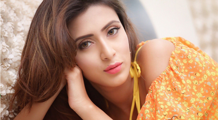 পারিবারিকভাবে আমি একজন সুখী মানুষ: মিম