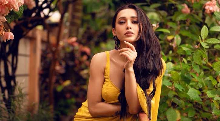 জীবনে ভালোবাসা এলেও আজ একেবারেই একা, যা বললেন মিমি চক্রবর্তী