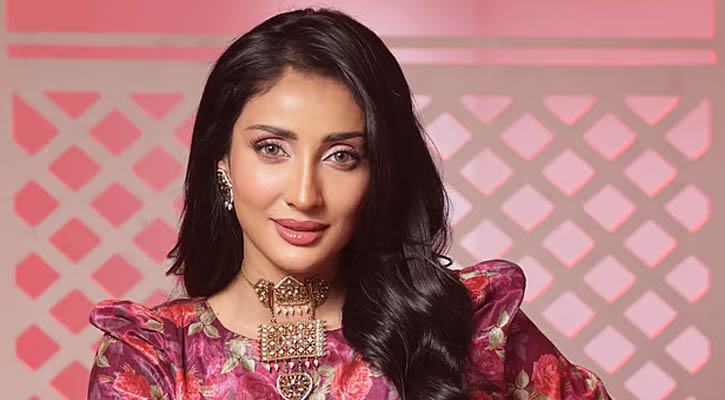 শাড়ি পরতে ভালোবাসেন তানজিয়া মিথিলা